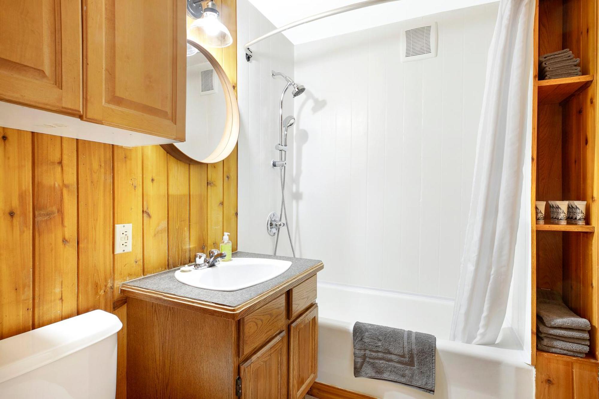 Elkhorn Lodge Vacation Rentals Banff Quarto foto